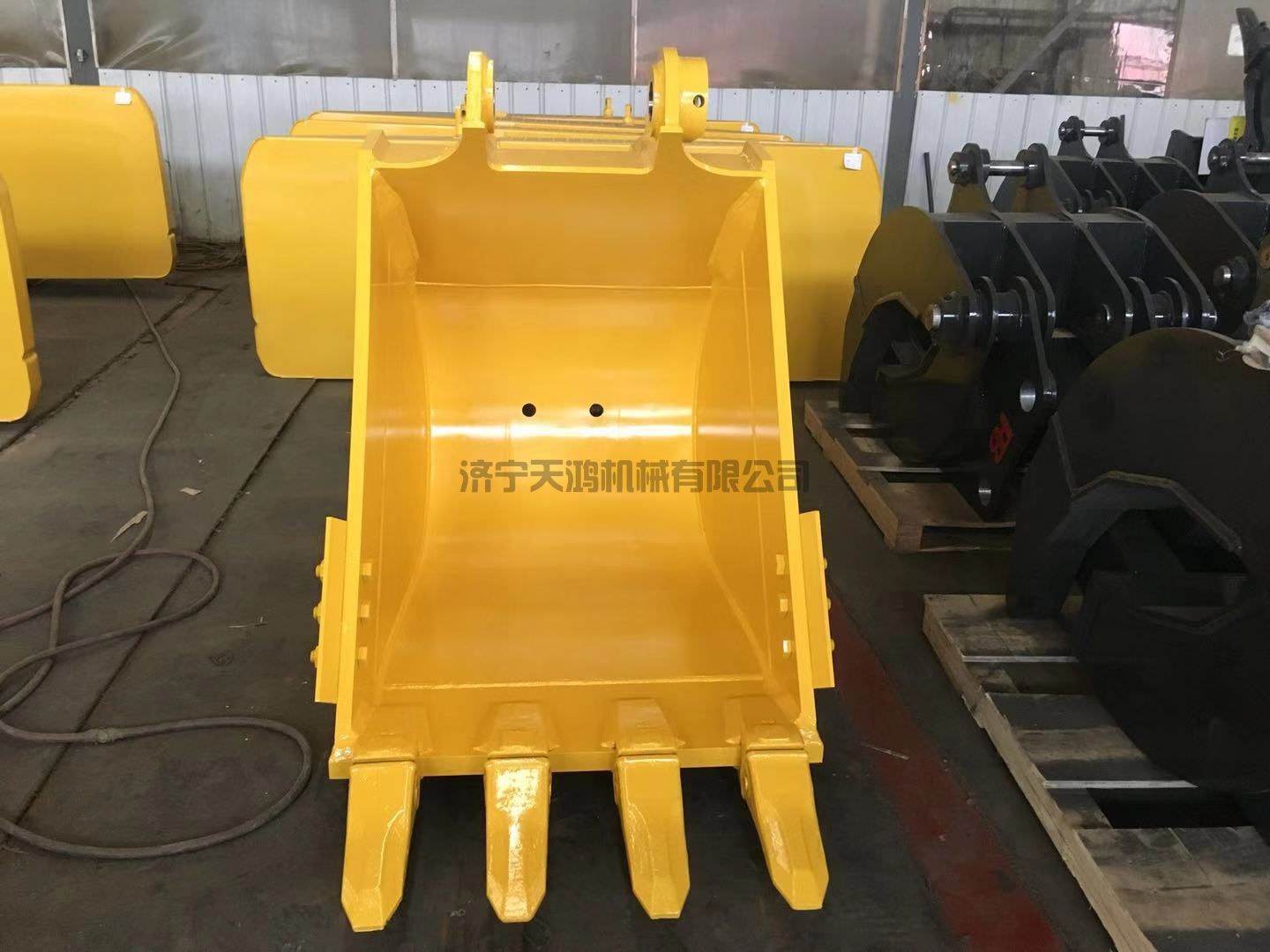 小松PC210挖掘機(jī)挖斗，窄幅巖石斗，900mm寬巖石挖斗